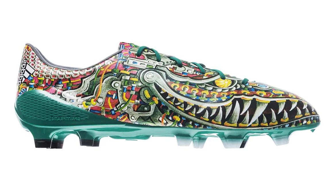 Benzema presentó botas inspiradas en un dragón - Infobae