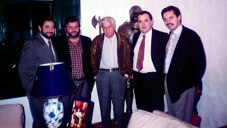 Con integrantes del Grupo Calafate a fine de los '90: (de izq.a der.) Jorge Arguello, Tito Pandolfi, Antonio Cafiero, Eduardo Valdés y Fernández.