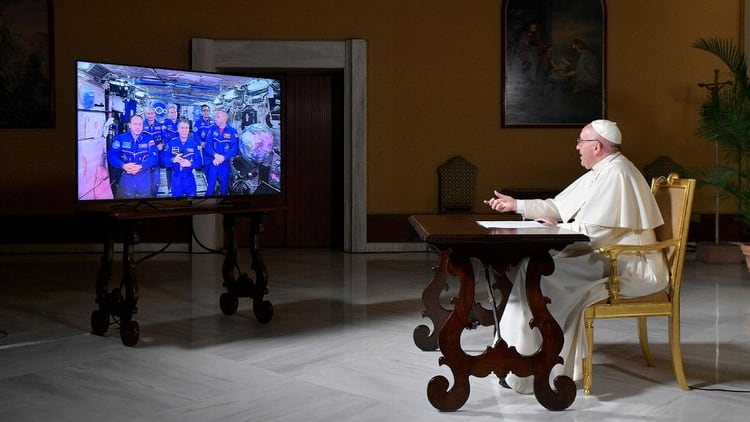 El Papa Francisco en teleconferencia Estación Espacial Internacional (Reuters)