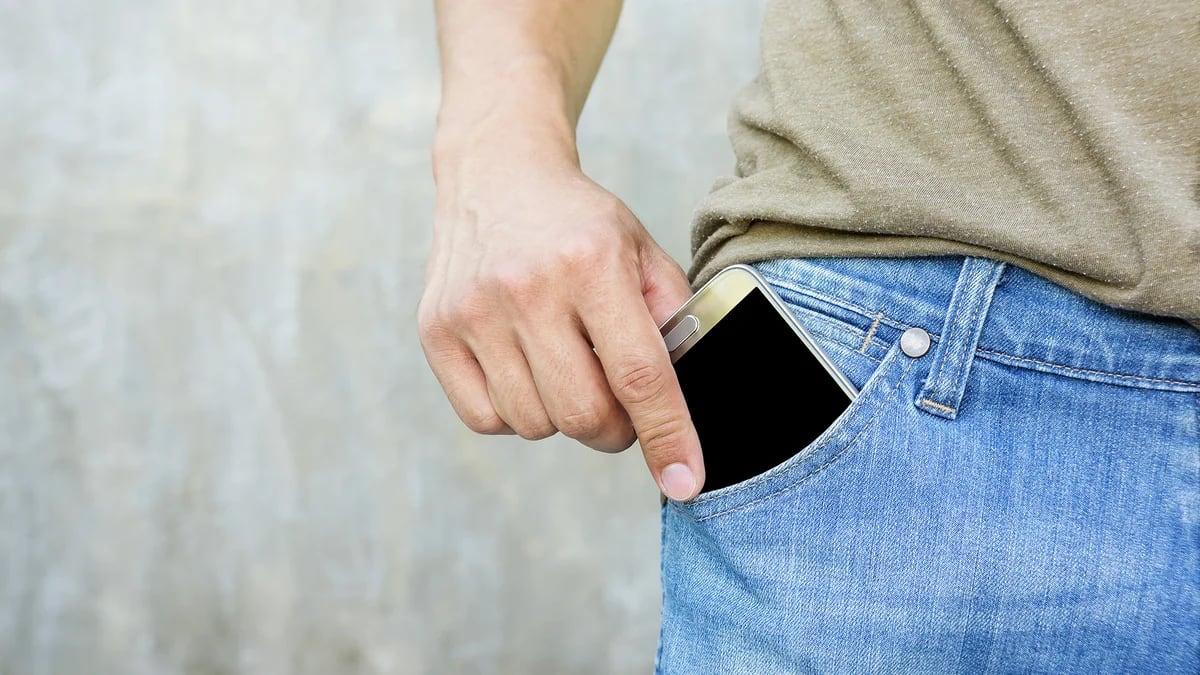 Foto: ¿Qué tan recomendado es llevar el celular en el bolsillo? /Cortesía