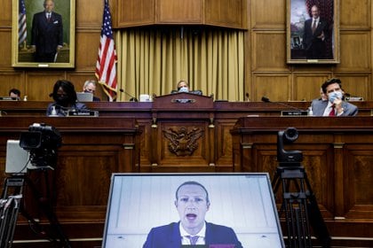 Zuckerberg durante otra audiencia ante el Congreso
