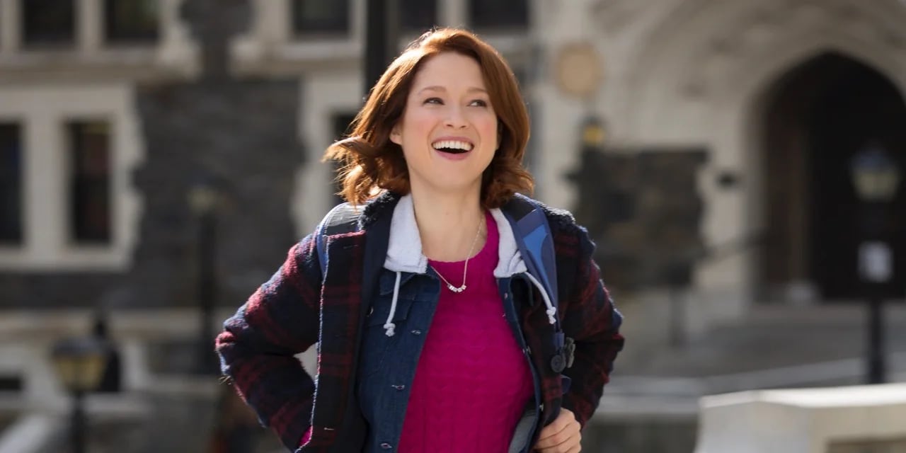 Kimmy (Ellie Kemper) se prepara para asistir a la universidad.