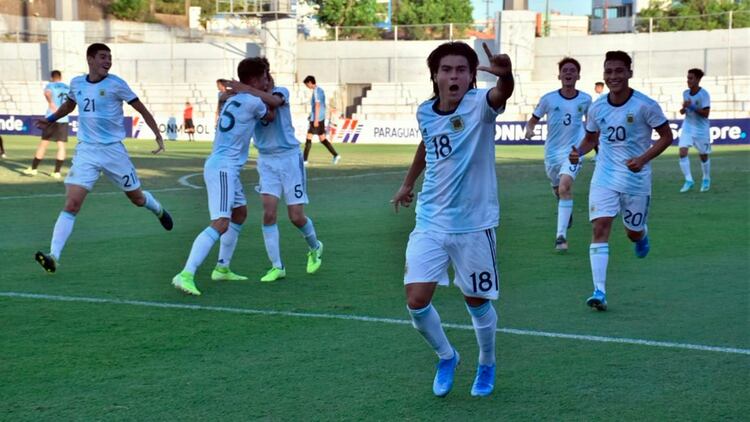 Argentina sumó su segundo triunfo y dio otro paso hacia las semifinales del Sudamericano Sub 15 que se disputa en Paraguay (Foto: @Argentina)