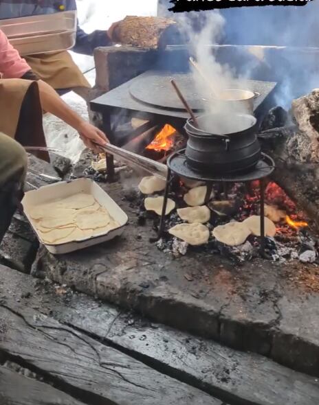 Margot Robbie disfrutó de las delicias caseras en la cabaña de Francis Malmann en la Patagonia (Instagram)