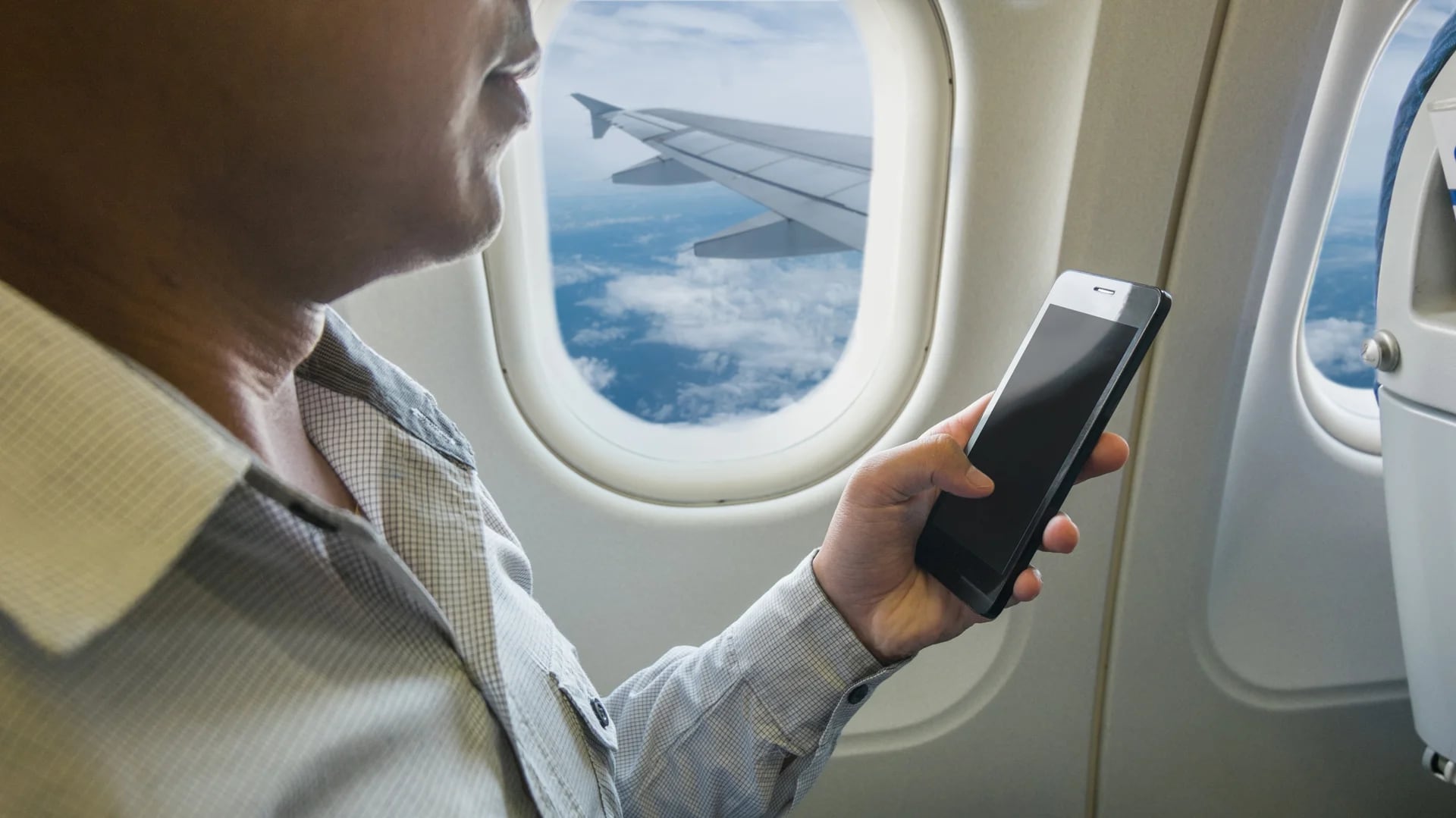 En definitiva, apagar los celulares o ponerlos en Modo Avión no responde a una medida de seguridad (istock)