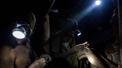 El trabajo en las minas (Bloomberg)