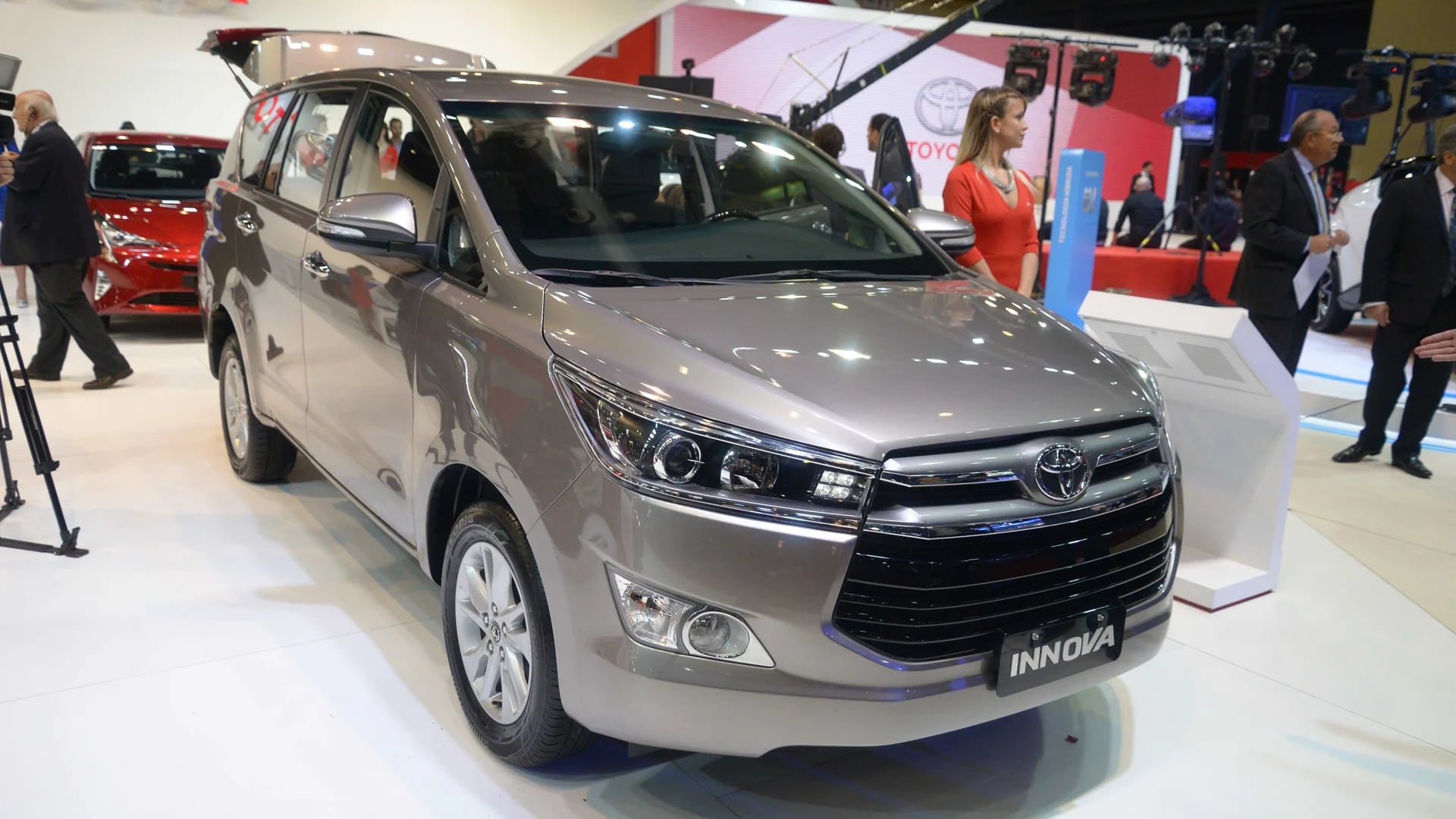 Al compartir plataforma con la Hilux y la SW4, la Innova podría ser también fabricada en la planta de Zárate (Enrique Abatte)