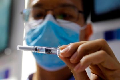 Gobierno, laboratorios y fundaciones unieron fuerzas para desarrollar entre 150 y 250 millones de la posible vacuna (Foto: EFE / Wu Hong)