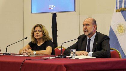 La ministra de Salud de Santa Fe, Sonia Martorano, junto al gobernador Omar Perotti (Prensa Provincia de Santa Fe)
