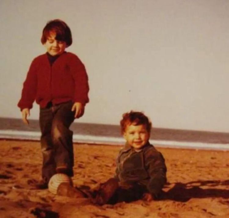 Carolina Salvatore junto a su hermano mayor en Argentina. (Instagram)