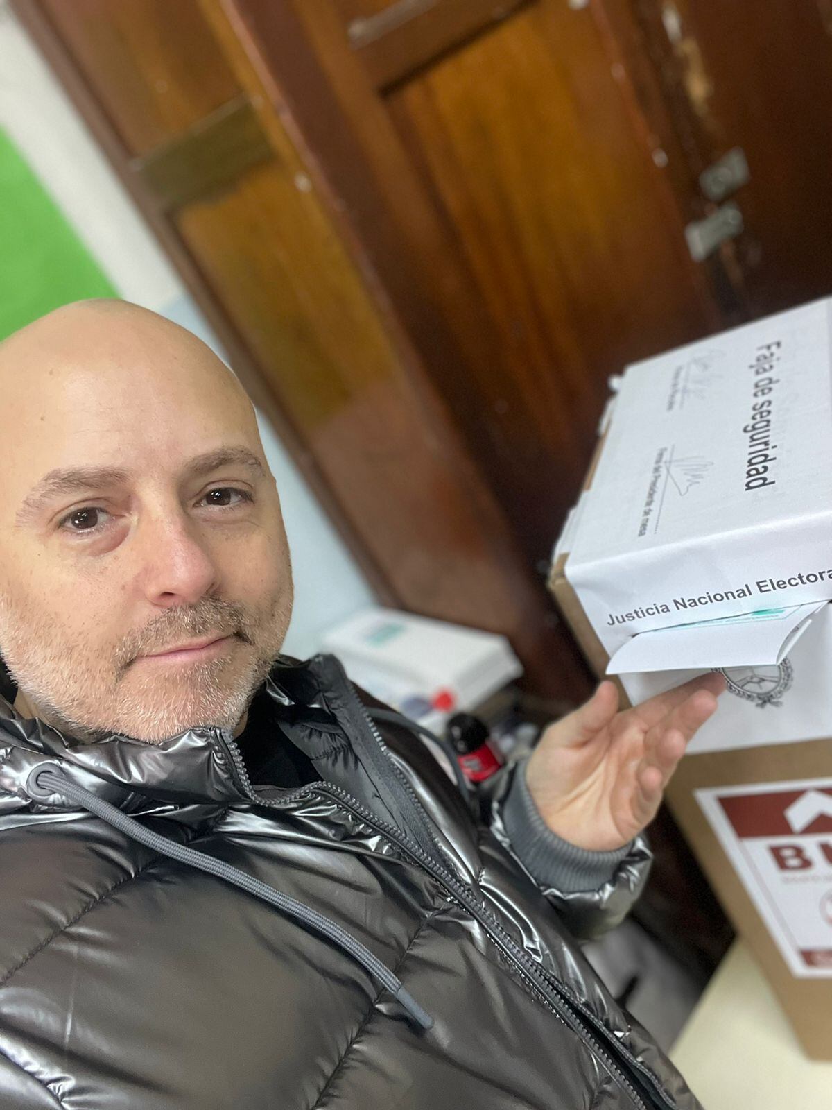 José María Muscari votó en la Comuna 2, en la mesa 819 de la escuela Nº 23 Bernardino Rivadavia (Foto: Teleshow)