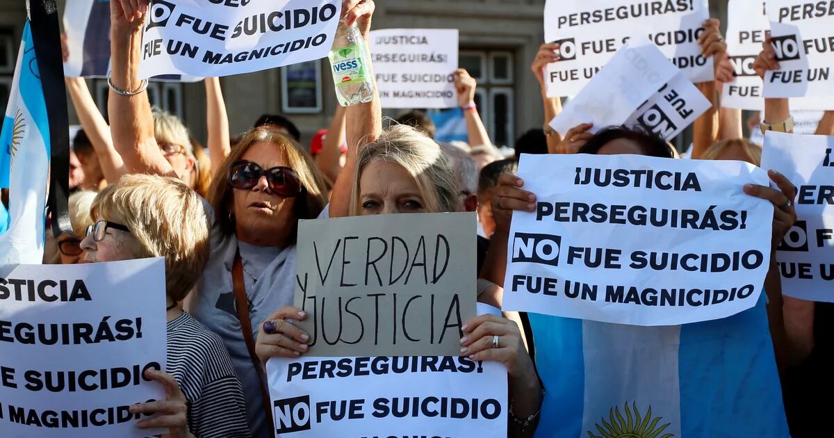 Con pedidos de justicia y acusaciones contra Cristina Kirchner, una multitud silenciosa se movilizó para recordar a Alberto Nisman