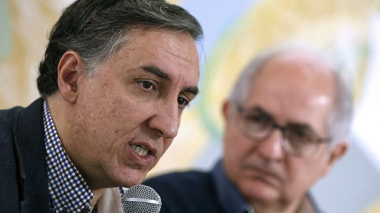 El diputado del PP, José Ramón García Hernández y el ex alcalde de Caracas Antonio Ledezma (EFE)