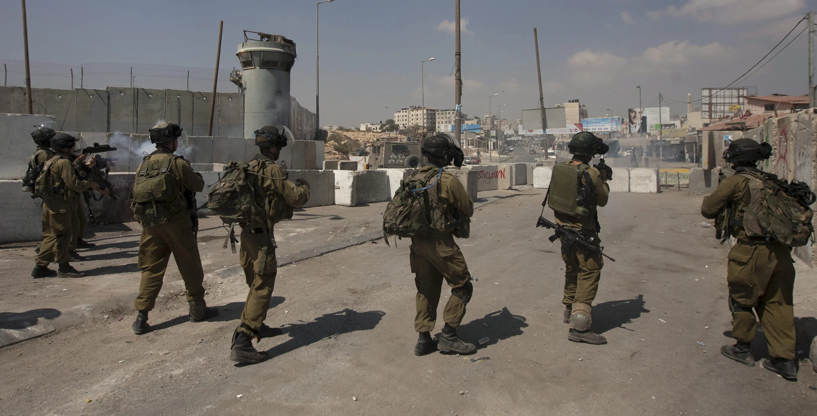 Dos palestinos mueren por fuego israelí en una redada al norte de Cisjordania