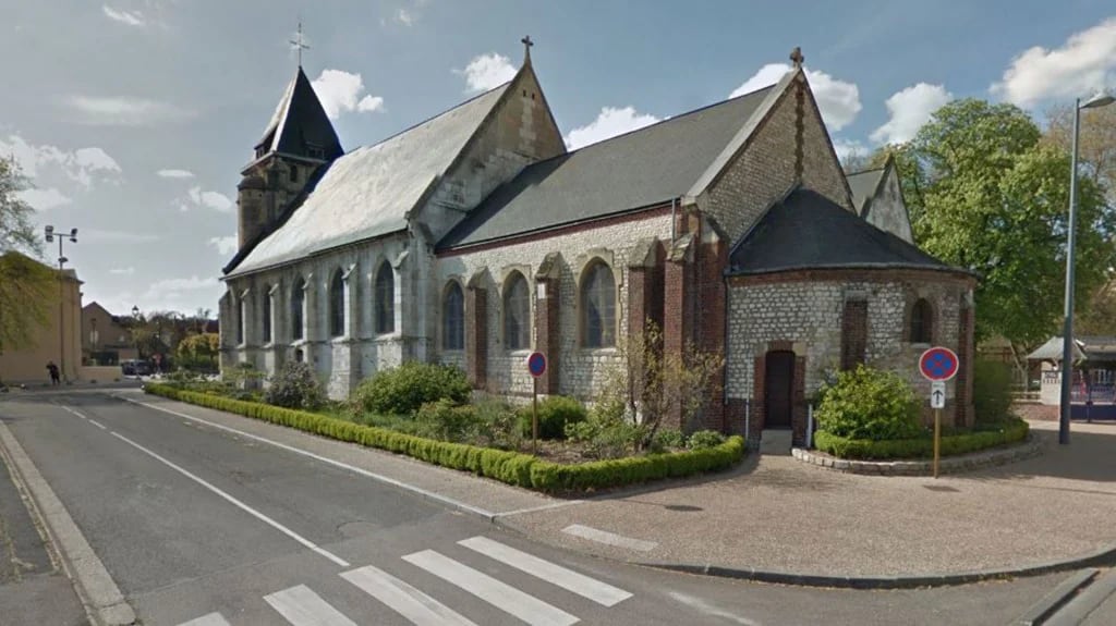 Esta es la iglesia que fue tomada por los presuntos terroristas (Google Street View)