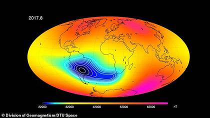 Os pesquisadores observaram uma grande região de intensidade magnética reduzida entre a África e a América do Sul, chamada Anomalia do Atlântico Sul (ESA).