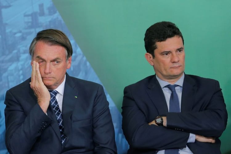 El presidente de Brasil, Jair Bolsonaro, junto al ministro de Justicia, Sergio Moro, durante una ceremonia en el Palacio de Planalto, en Brasilia (REUTERS/Adriano Machado/Archivo)