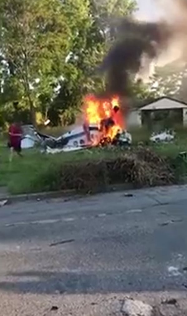 El joven salió cuando la aeronave se estaba incendiando