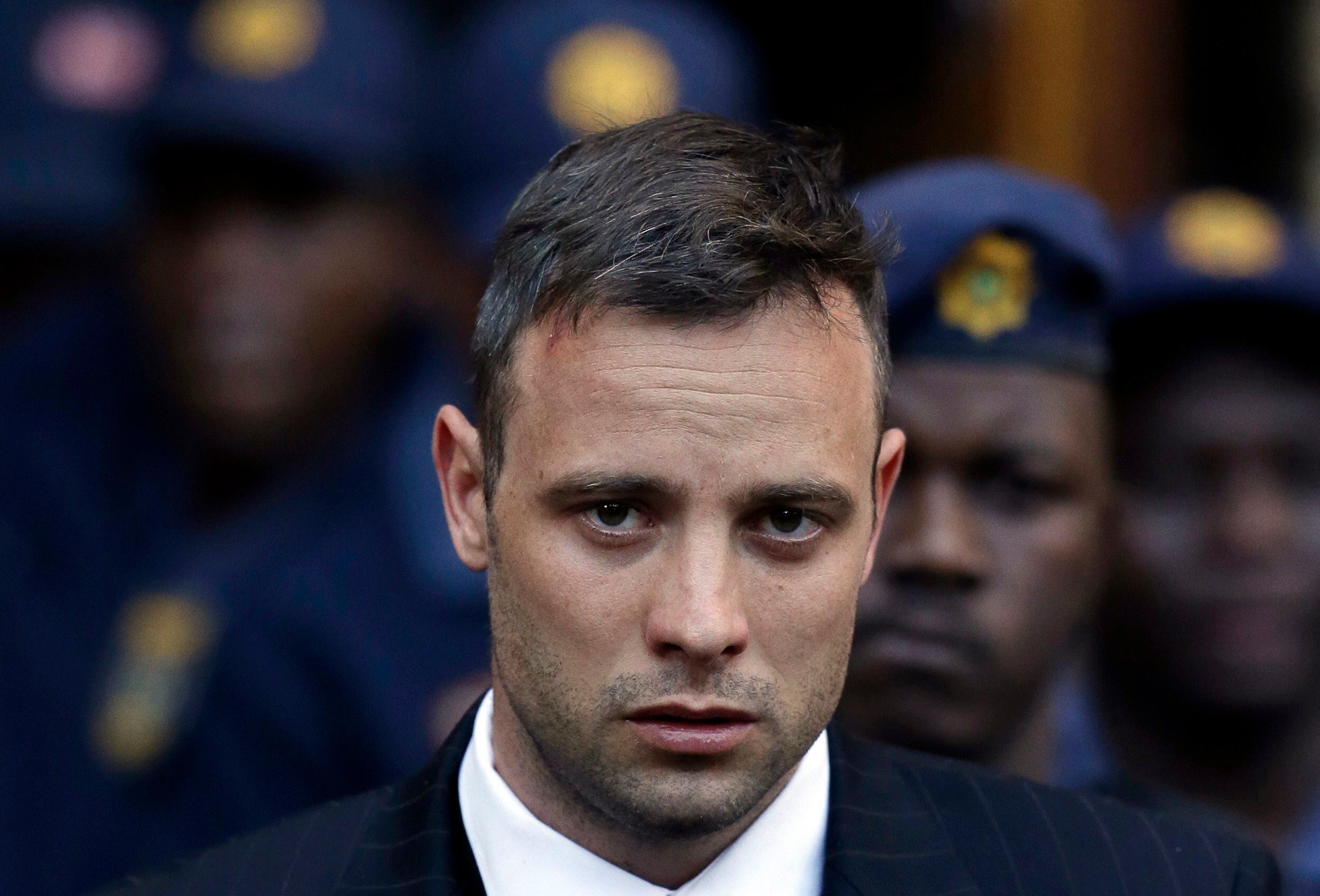Oscar Pistorius salió de prisión bajo libertad condicional. (AP/Themba Hadebe)