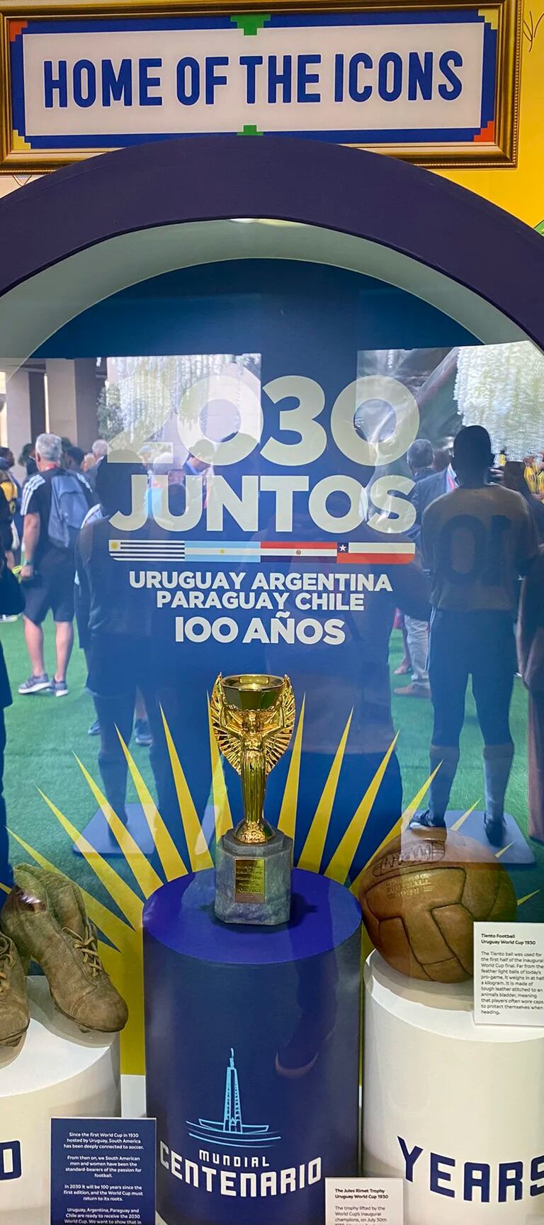 La selección de Uruguay aprovechó para promocionar el Mundial de 2030 ante  Japón con un peculiar cartel - EL PAÍS Uruguay