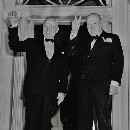 Winston Churchill y Harry Truman afuera de la Casa Blair (Foto: Abbie Rowe/Wikimedia)