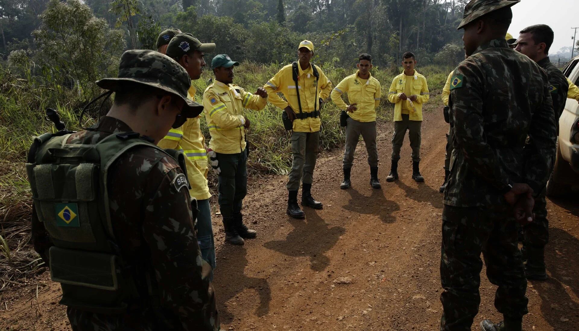 Soldados desplegados para combatir los incendios en el estado Rondonia (AP/archivo)
