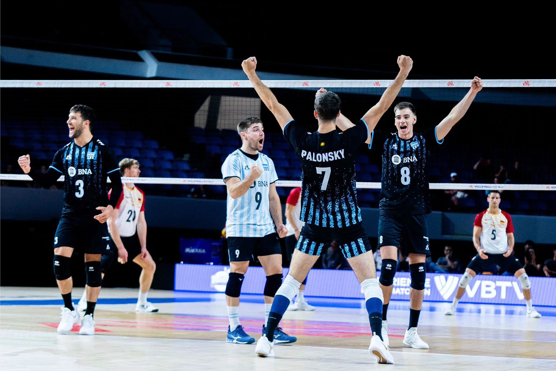 Argentina barrió a Alemania y se clasificó por primera vez al Final 8 de la VNL (@Voley_FeVA)
