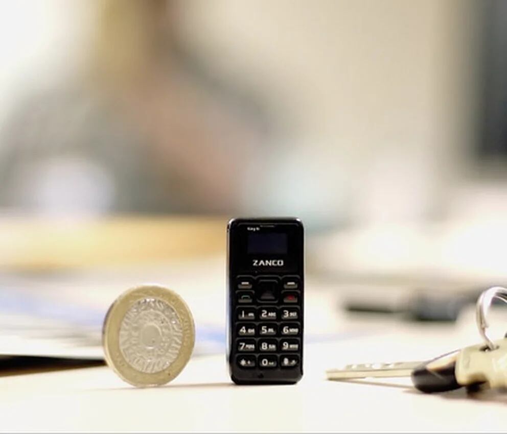 El móvil más pequeño del mundo solo pesa 13 gramos