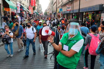 Este martes 22 de diciembre los contagios de COVID-19 en México batieron un nuevo récord en 24 horas (Foto de EFE / José Pazos)