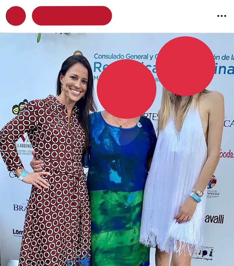 En esta foto que compartió @IcardiArg, Bárbara aparece con el mismo vestido con el que fue fotografiada con Mauro Icardi (Twitter)