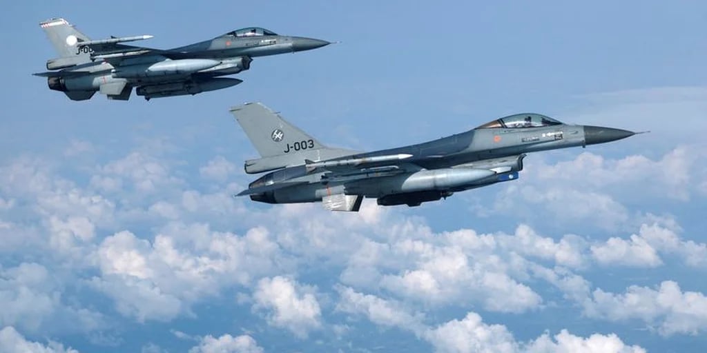 Argentina firma la compra a Dinamarca de 24 aviones de combate F16