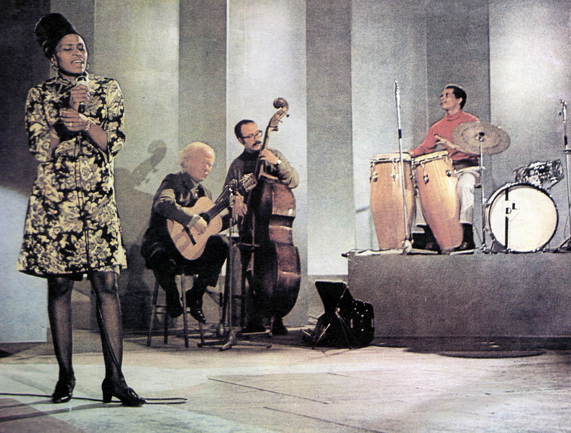 Miriam Makeba fue pionera en la industria musical tras lograr introducir los ritmos africanos en el mercado estadounidense y expandir su mensaje por el mundo (Redferns)