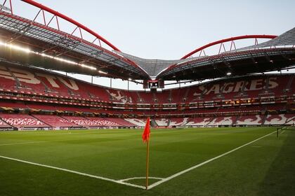 El Estadio da Luz de Lisboa será una de las sedes donde se complete la UEFA Champions League 2019/20 (REUTERS)