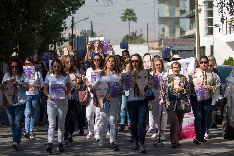 Familiares y personas cercanas a Abril Pérez realizaron una marcha silenciosa en Nuevo León, Monterrey. (Foto: Cuartoscuro)