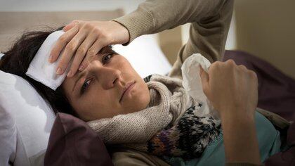 El 96% de los encuestados por los CDC habían tenido fiebre, tos o falta de aire y alrededor del 45% experimentaron los tres (Shutterstock)