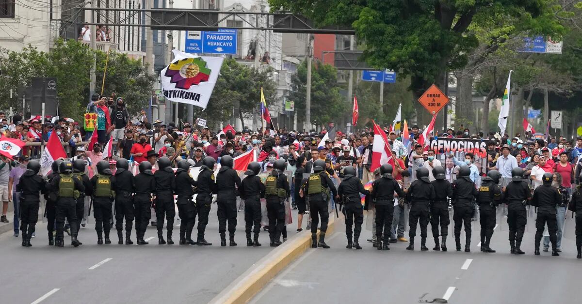 Die Gründe, warum Peru in eine endlose politische und soziale Krise getaucht ist