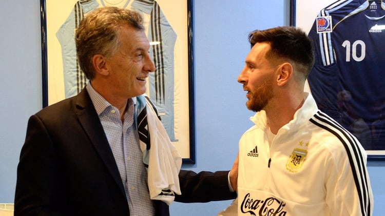 Una imagen del encuentro entre Mauricio Macri y Lionel Messi en la previa del viaje de la SelecciÃ³n para disputar el Mundial de Rusia 2018 (Reuters)
