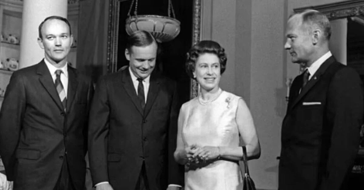 Queen Elizabeth and space: from her message brought to the Moon, to shaking hands with Gagarin and Armstrong