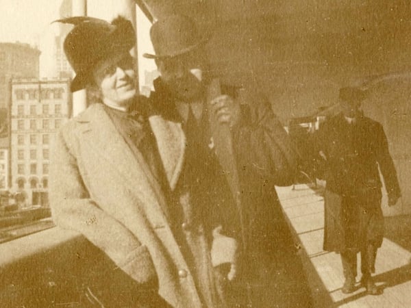 Alexander Oskar Holverson y su esposa Mary, quien sobrevivió a la tragedia