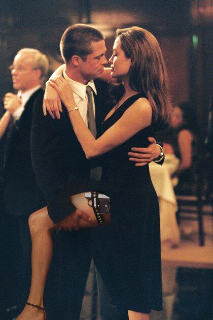 Brad Pitt y Angelina Jolie en una escena de "SR. Y Sra. Smith" (Shutterstock)