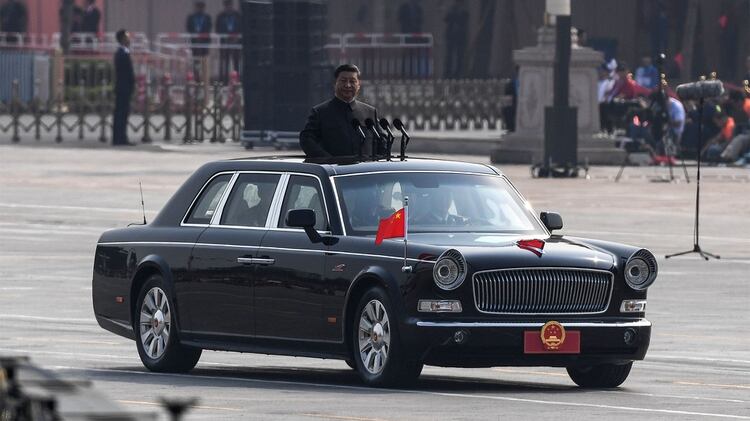 Xi comienza a pasar revista a las tropas del Ejército Popular (Greg BAKER / AFP)