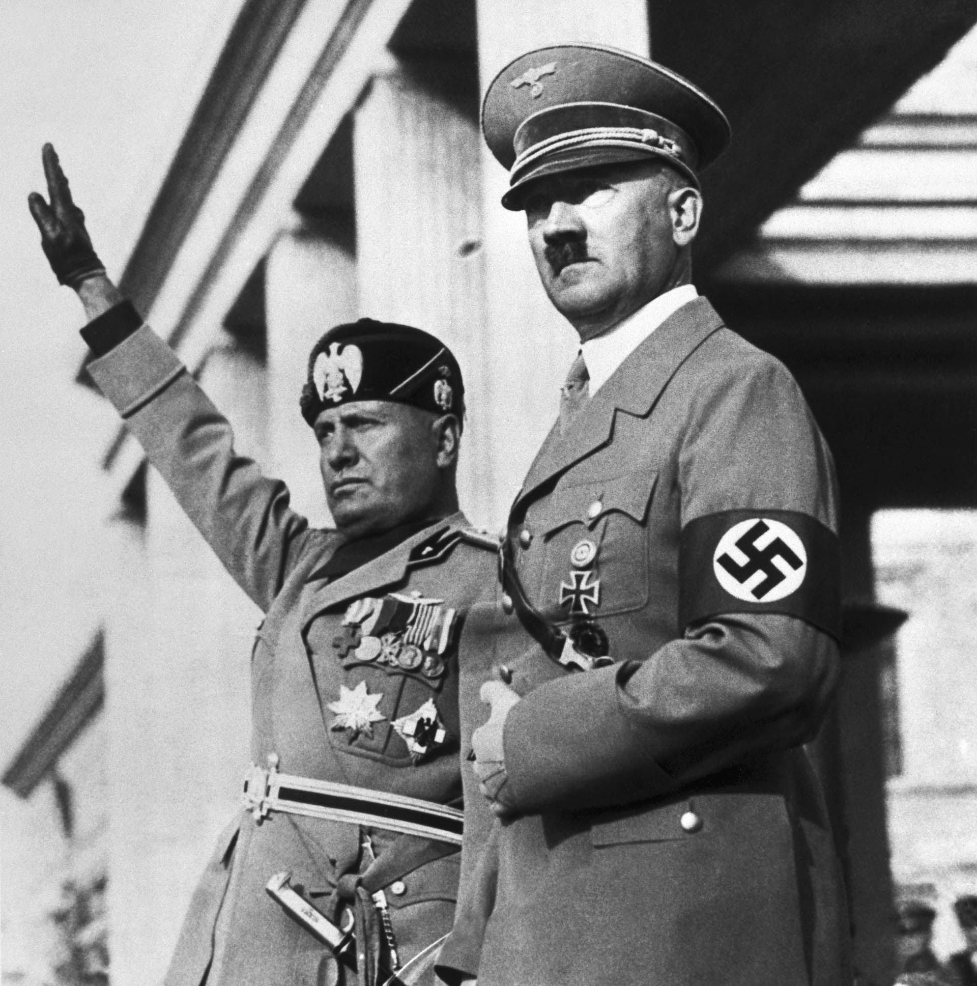Desprecio mutuo, tensión y lucha de egos: así fue la primera vez que Hitler y Mussolini se vieron las caras - Infobae