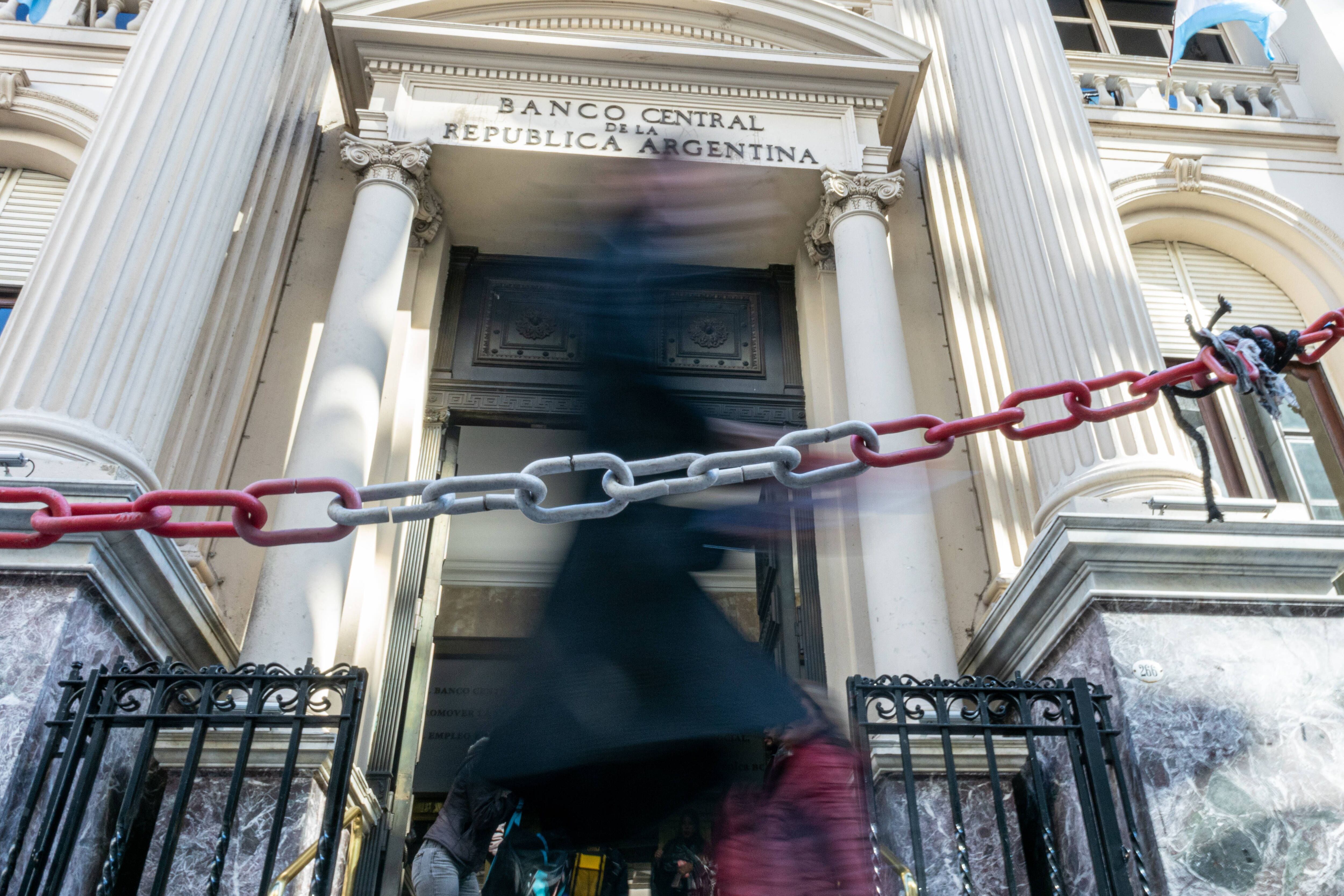 La puerta del Banco Central de la República Argentina (Maximiliano Ramos/ZUMA Wire/dpa)
