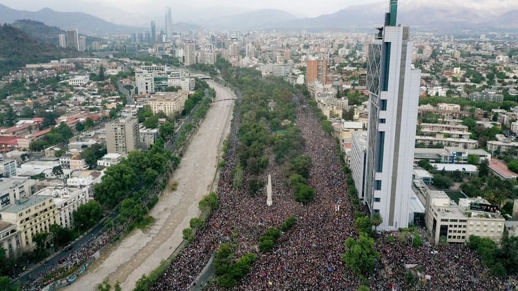 Un millón de personas se manifiestan en Santiago de Chile contra el Gobierno de Sebastián Piñera (AFP)