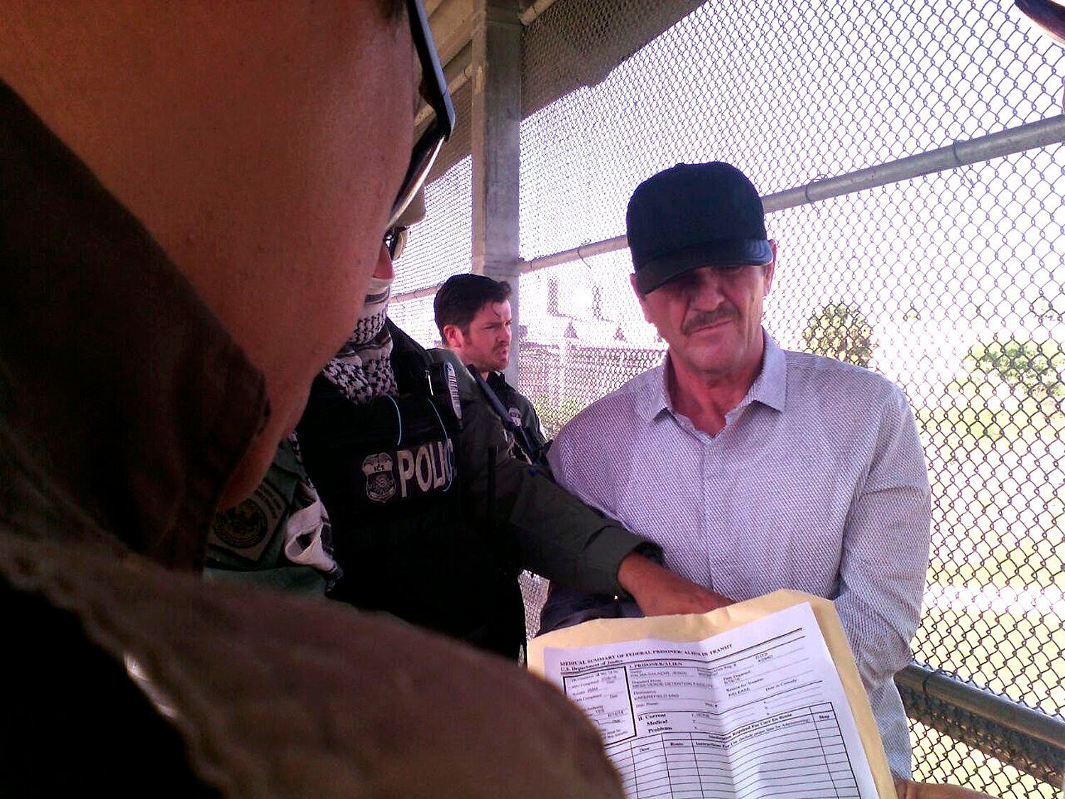  Héctor "El Güero" Palma Salazar siendo entregado a las autoridades mexicanas en el puente fronterizo de Matamoros, en Tamaulipas(Foto: EFE/Julio Manuel Loya Guzmán /Archivo)