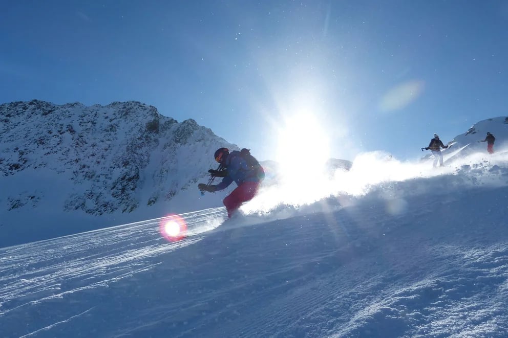 Off-piste skiing: how to avoid the risks?