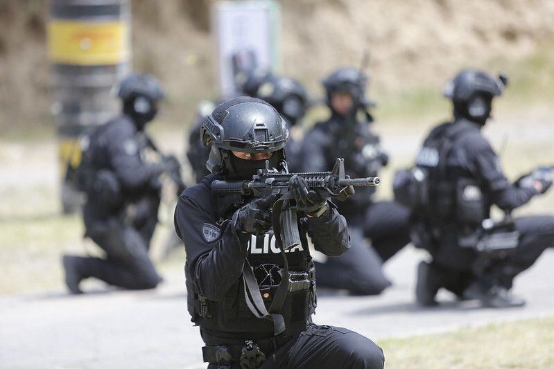 Los policías de Ecuador aún esperan el nuevo equipamiento que el gobierno ofreció adquirir. (Segcom)