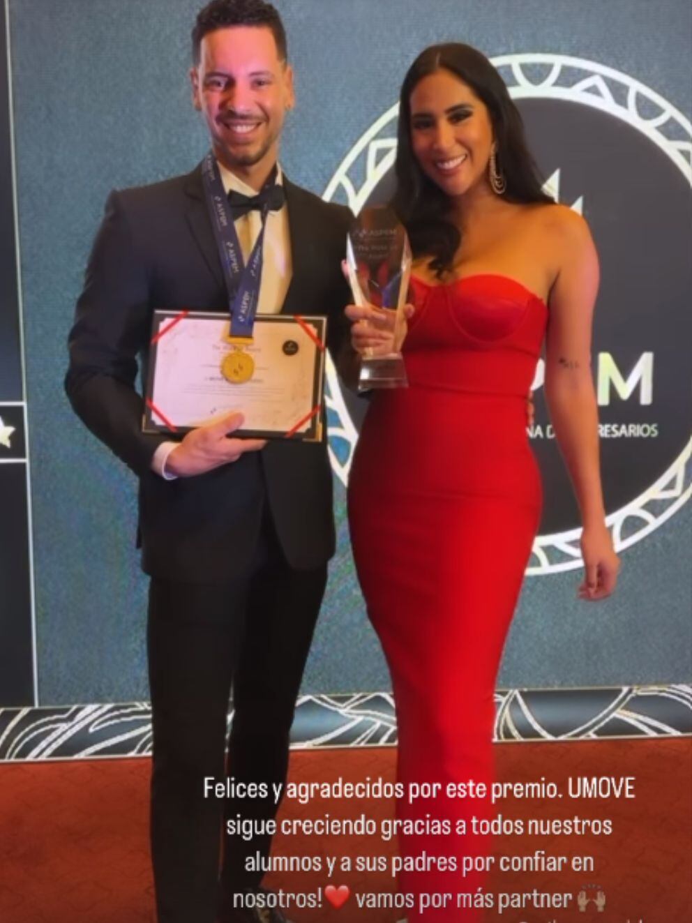 Melissa Paredes y Anthony Aranda fueron premiados por su escuela de baile. Instagram.