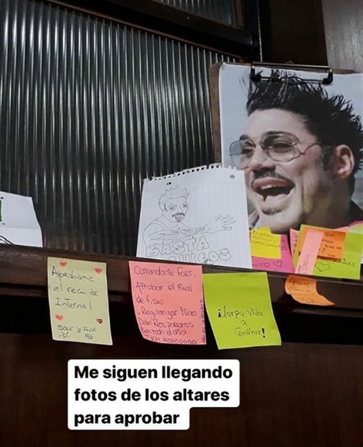 El altar en la facultad de medicina, en honor a Ricardo Fort
