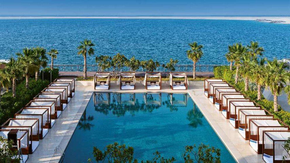 The Bulgari Resort & Residences está ubicado en la bahía de Jumeirah, una isla artificial con forma de caballito de mar, el hotel está a solo dos minutos en coche del continente a través de un puente (foto: gentileza The Bulgari Resort & Residences)